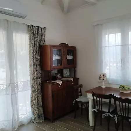Apartment Emeraldi House